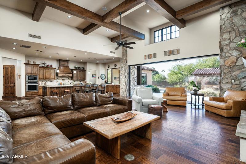 19-4610 E Meadowview Dr (19 of 73)