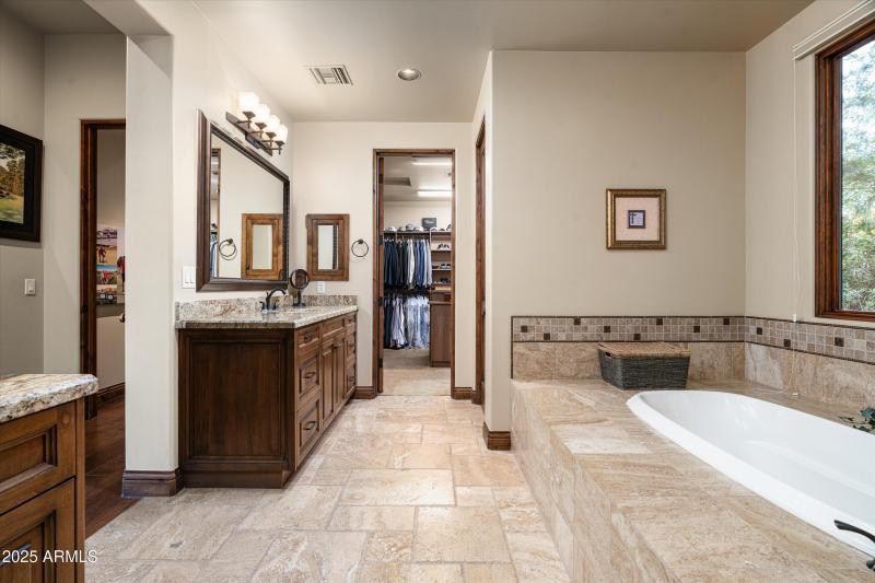 39-4610 E Meadowview Dr (39 of 73)