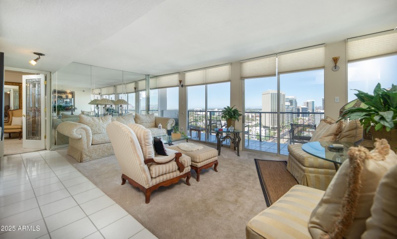 13 Living Room with North View