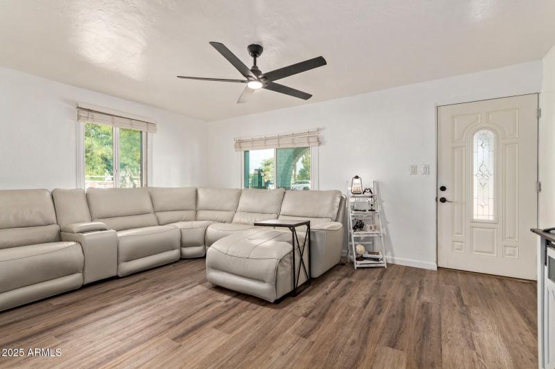 Entry Living room - 9th St