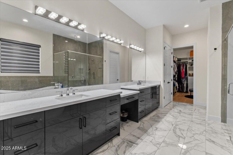 040-Primary bathroom