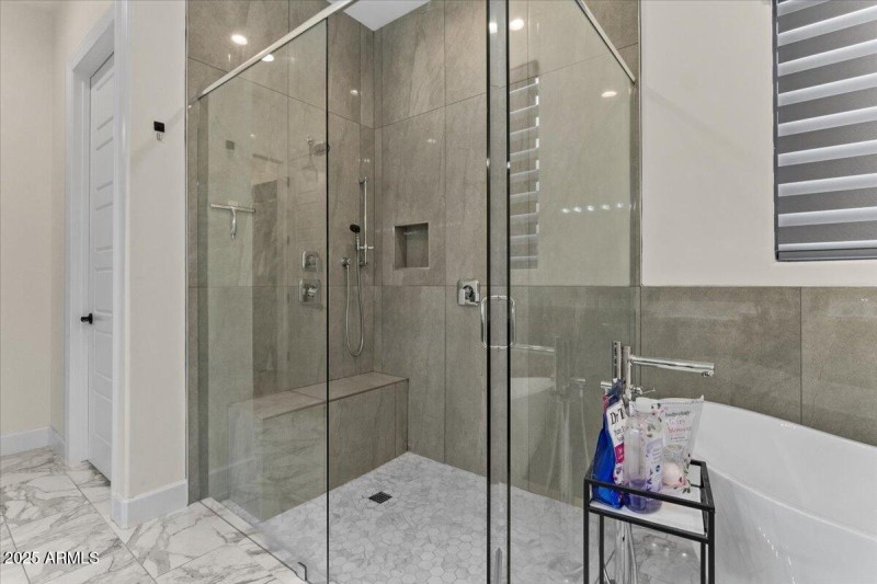 041-Primary bathroom