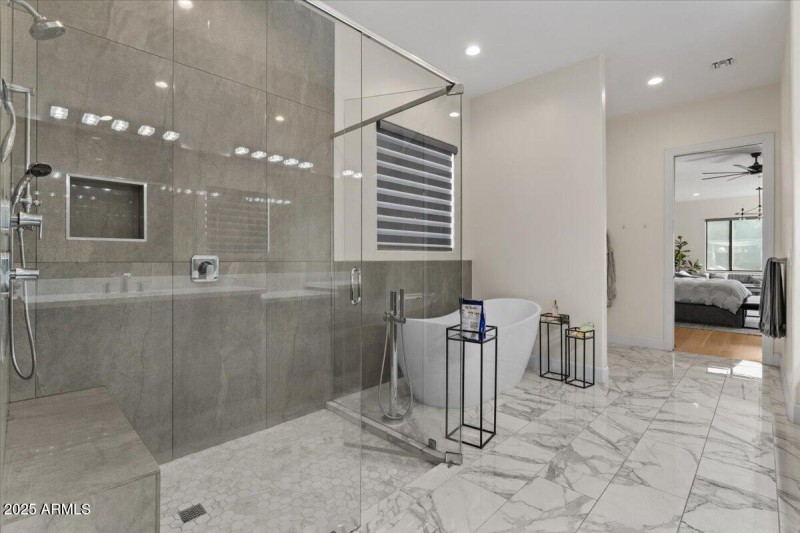 042-Primary bathroom