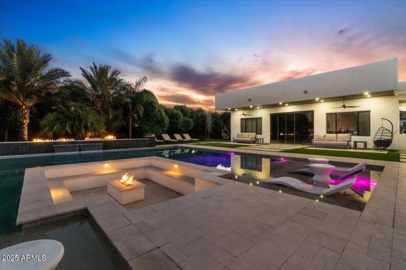 095-Firepit and pool twilight