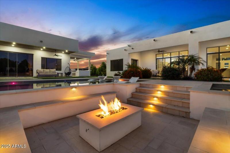 098-Firepit twilight