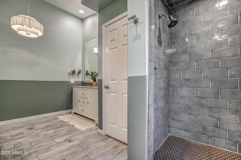 Tile Shower w Room for Two
