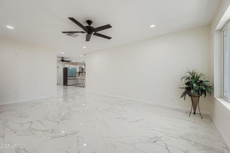 7601 N 40th Drive - MLS Sized - 007 - 07