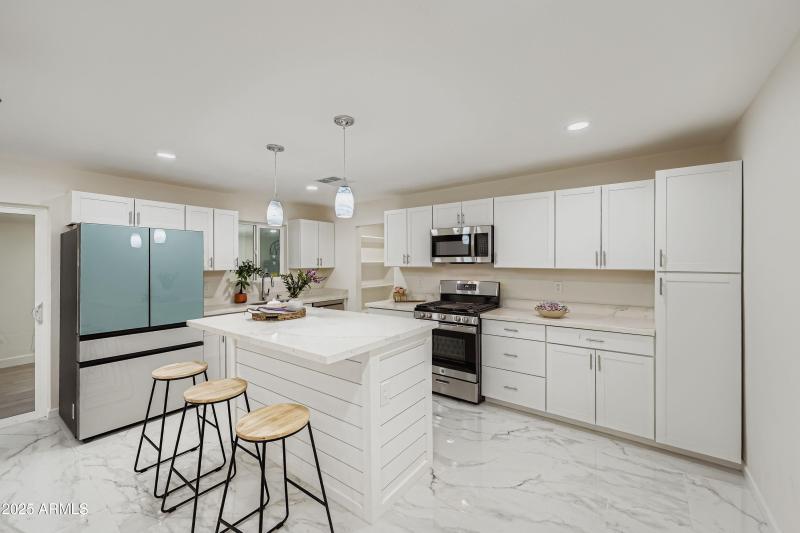 7601 N 40th Drive - MLS Sized - 009 - 10