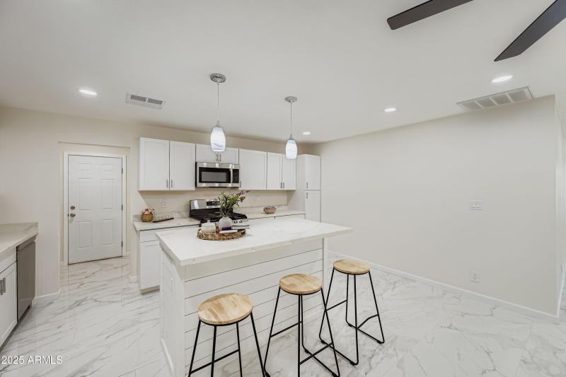 7601 N 40th Drive - MLS Sized - 011 - 13