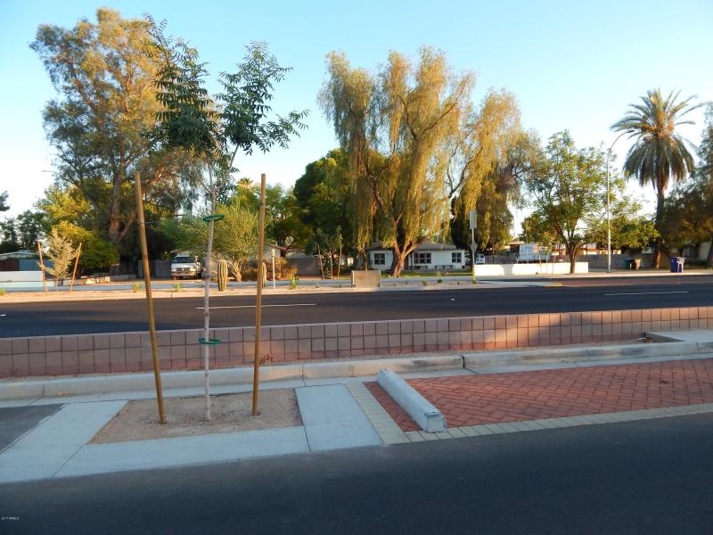 Pleasant walking on Broadway