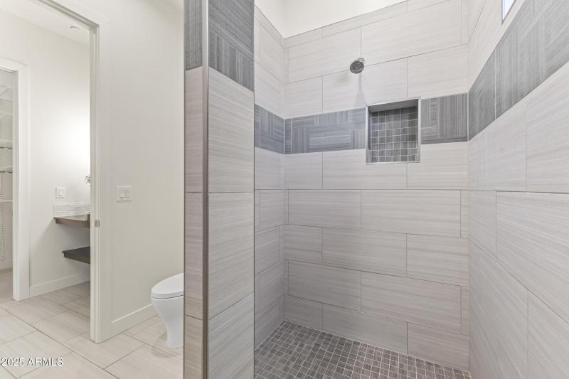 Bedroom 4 Ensuite Bath