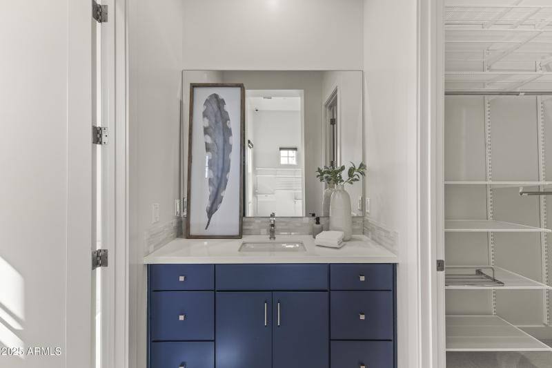 Bedroom 5 Ensuite Bath