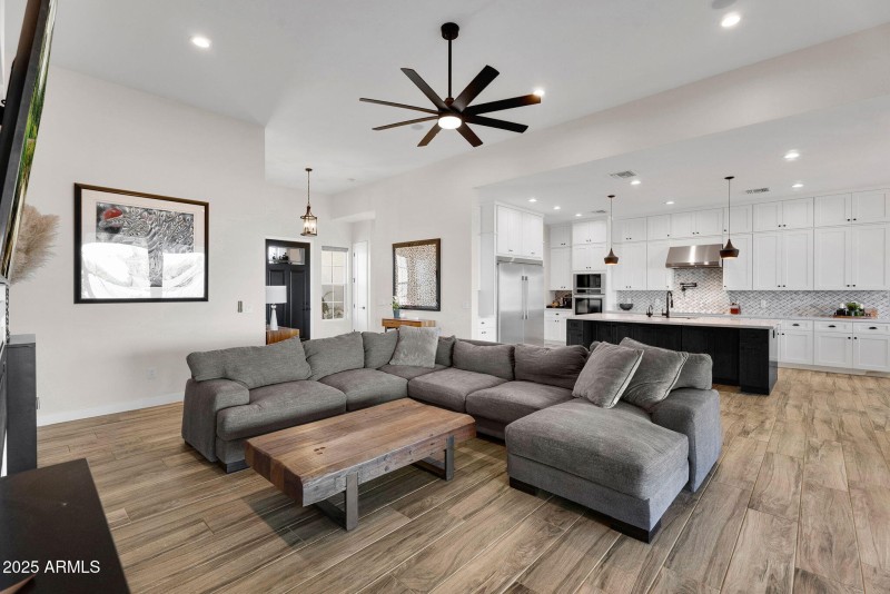 12-web-or-mls-4072 E Weston Ln -10