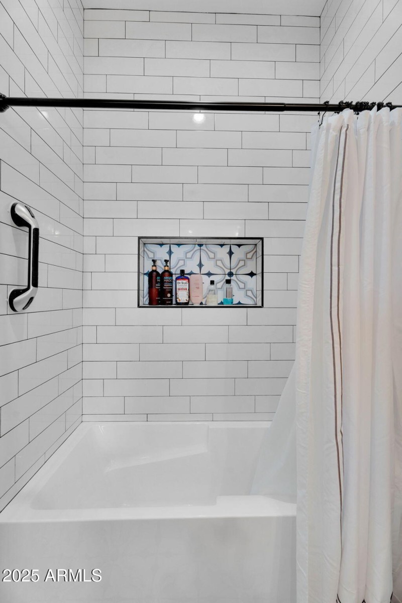 46-web-or-mls-4072 E Weston Ln -37