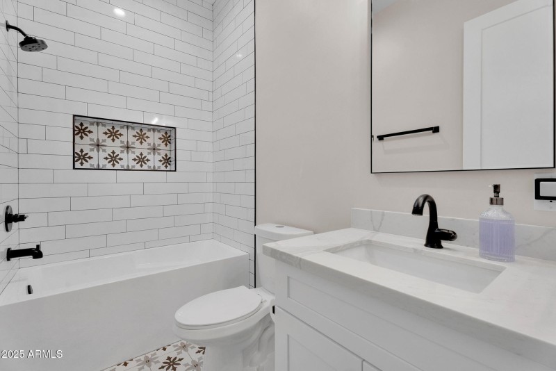 56-web-or-mls-4072 E Weston Ln -53