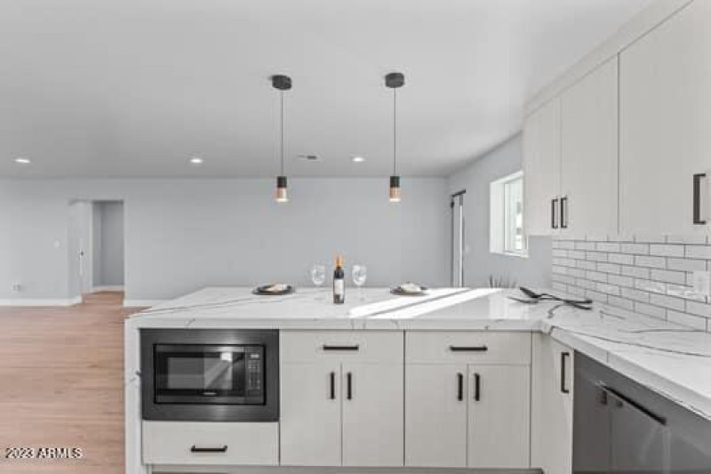 large-3de285a1-5ce7-4192-bfac-201ceda32b