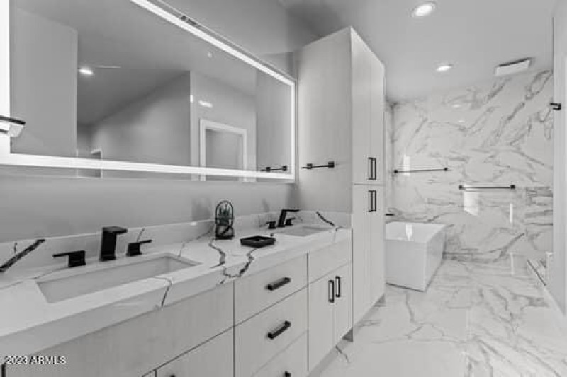 large-9a70fc09-9e9d-4c87-8cb0-7e961bcf5d