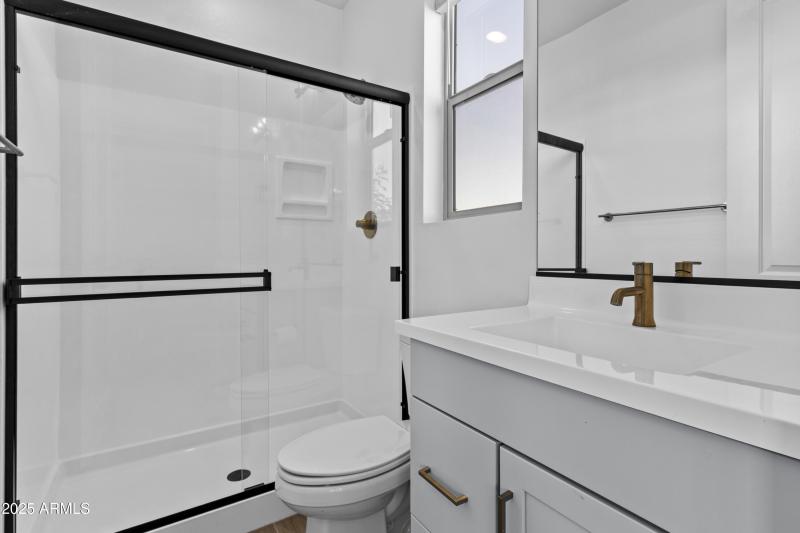 Guest Ensuite Bath with Modern Finishes