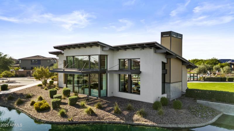 Exclusive Waterston Clubhouse