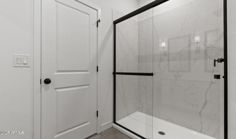 20250923212445490139000000-o