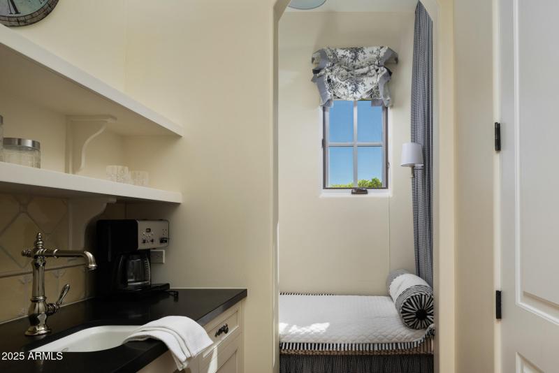 Guest Casita kitchenette