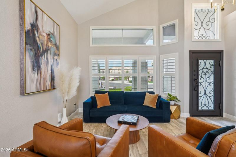 9-web-or-mls-N 76th Dr-S0111-007