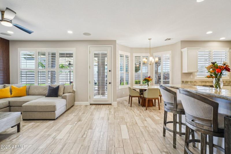 10-web-or-mls-N 76th Dr-S0111-008