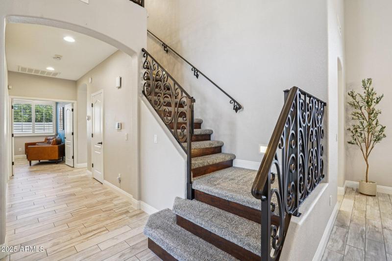 26-web-or-mls-N 76th Dr-S0111-024