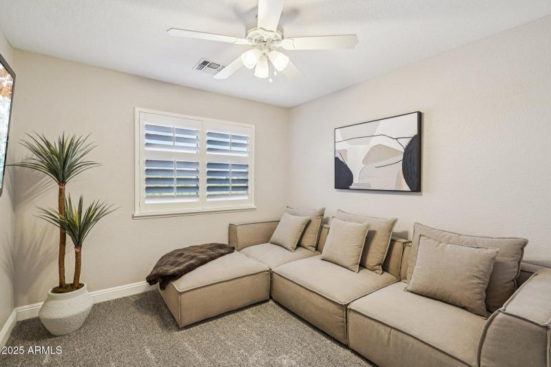 37-web-or-mls-N 76th Dr-S0111-035