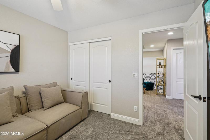 38-web-or-mls-N 76th Dr-S0111-036