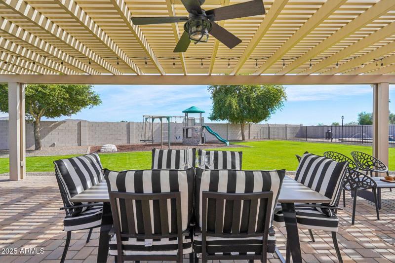 49-web-or-mls-N 76th Dr-S0111-047