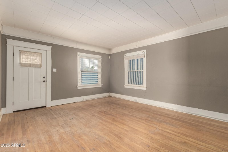 Windsor South Facing Entry