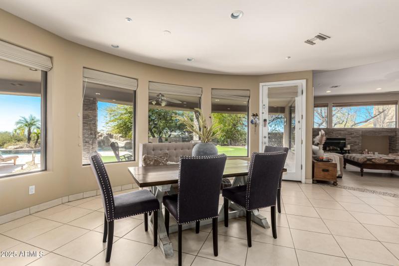 6 Kitchen Dining (1)