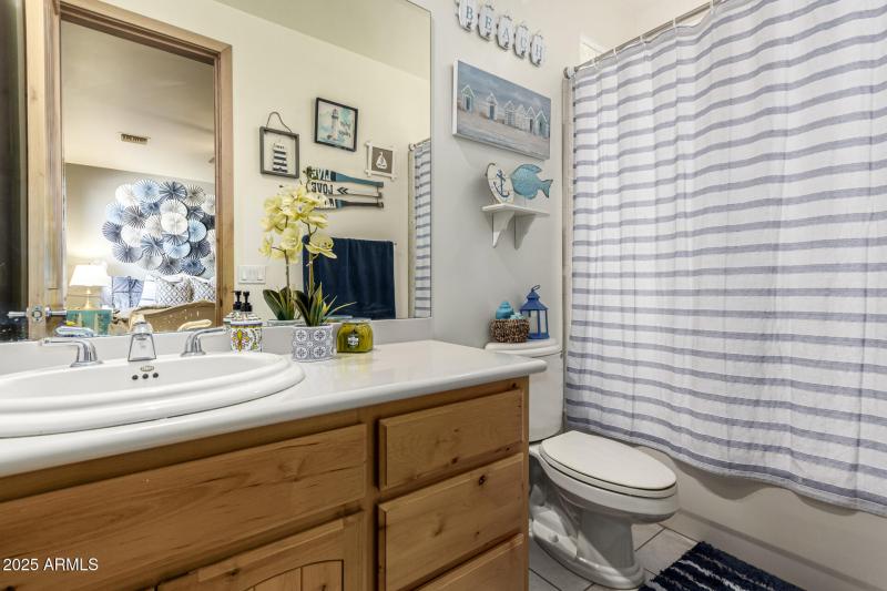 Guest Room 2 Bathroom