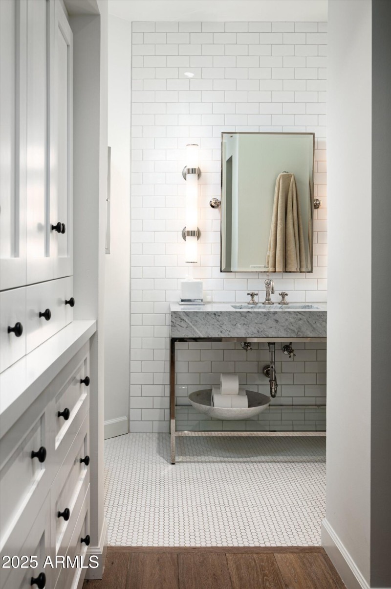 18-5101NCasaBlancaDr217-18