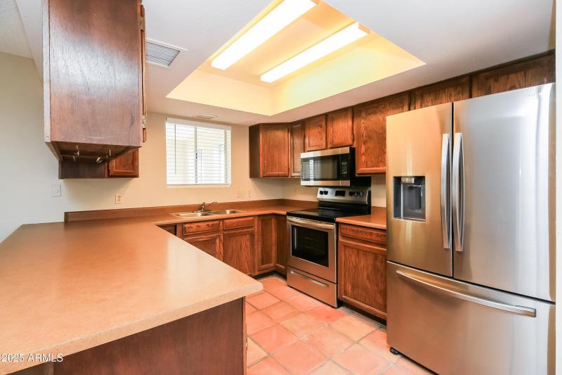 1005755.652 W SIERRA VISTA DR - Kitchen