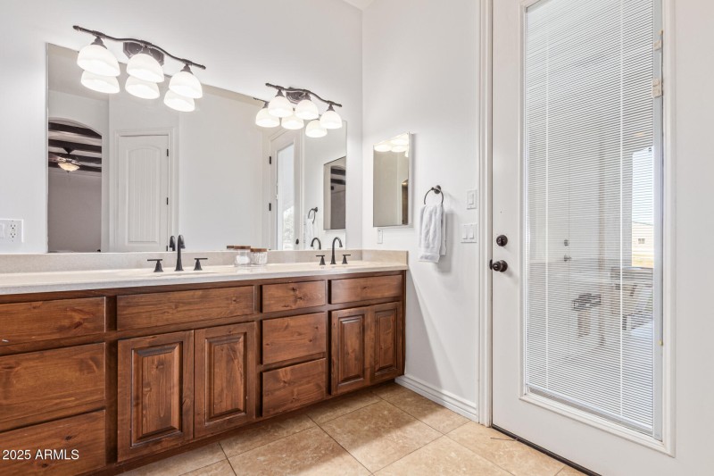 Owners Suite - vanity