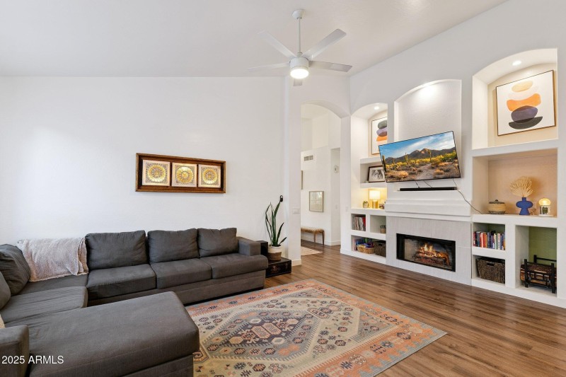 6-web-or-mls-15608-s-7th-st