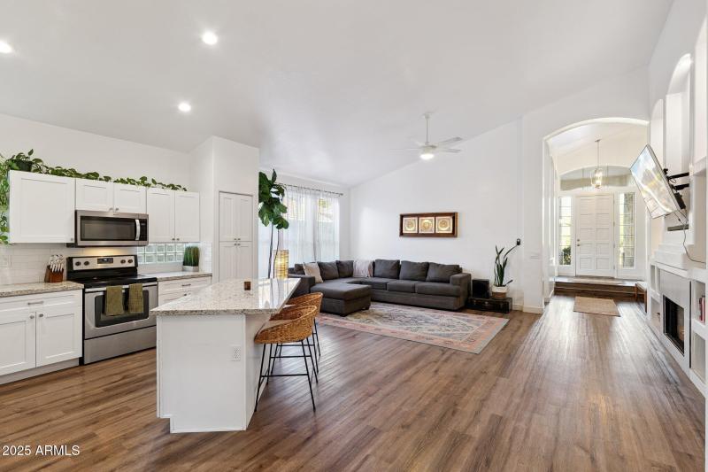 7-web-or-mls-15608-s-7th-st