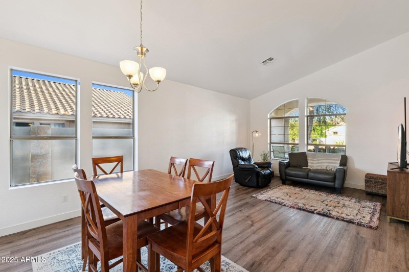 11-web-or-mls-15608-s-7th-st