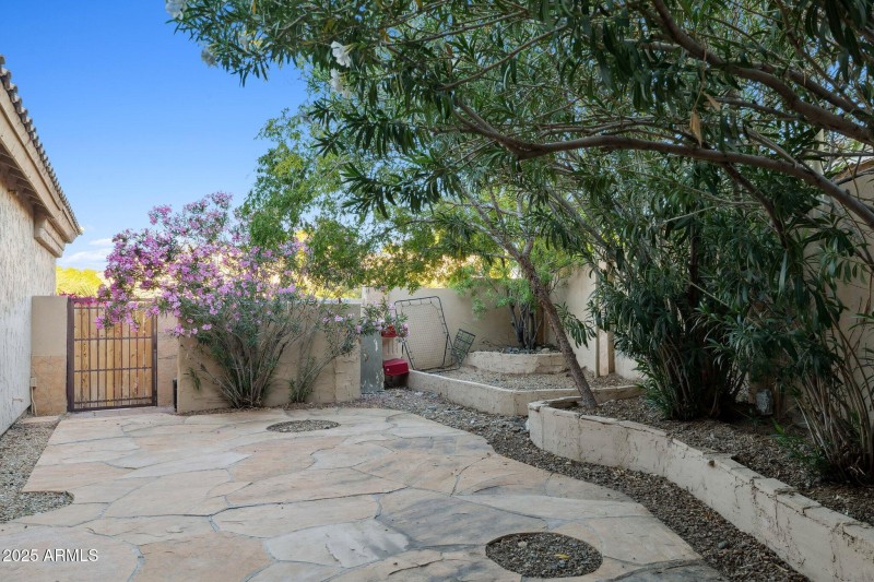 30-web-or-mls-15608-s-7th-st