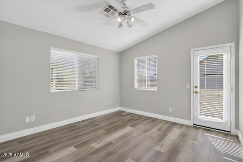 134065095455986653_134065095344386040_09