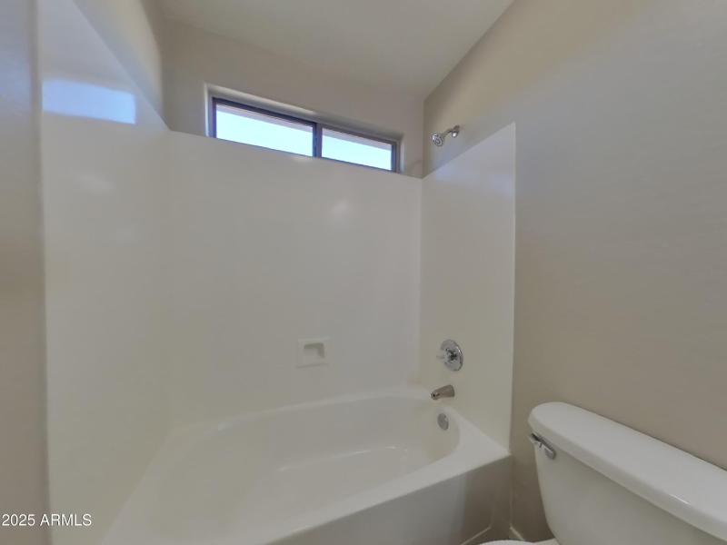 13_pc_jmk0xoBuOQ_C7B9EJSC90_layout_0