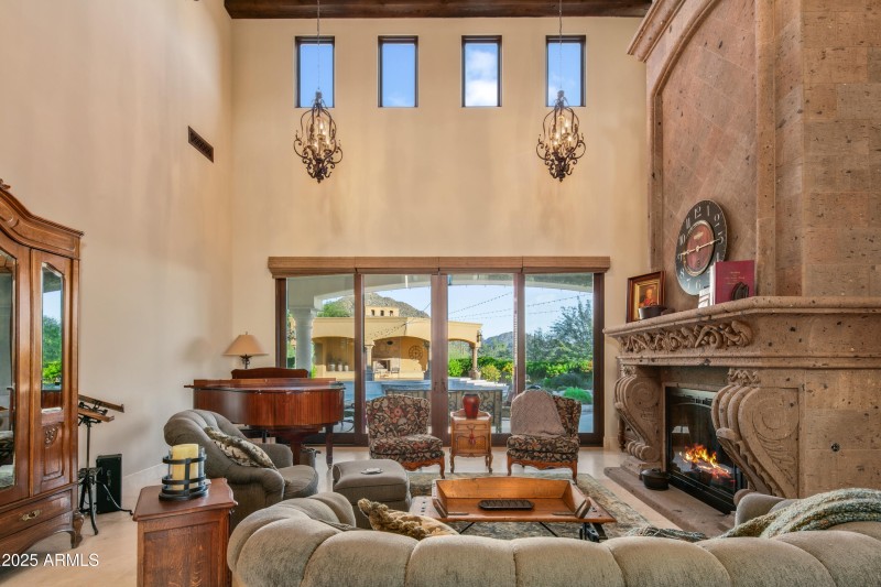 13-Living Room Views