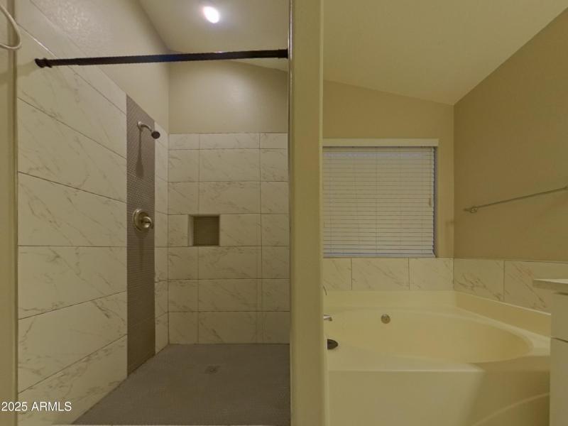 10_pc_eGksDOvkn2_8Dw8AIUvvX_layout_0