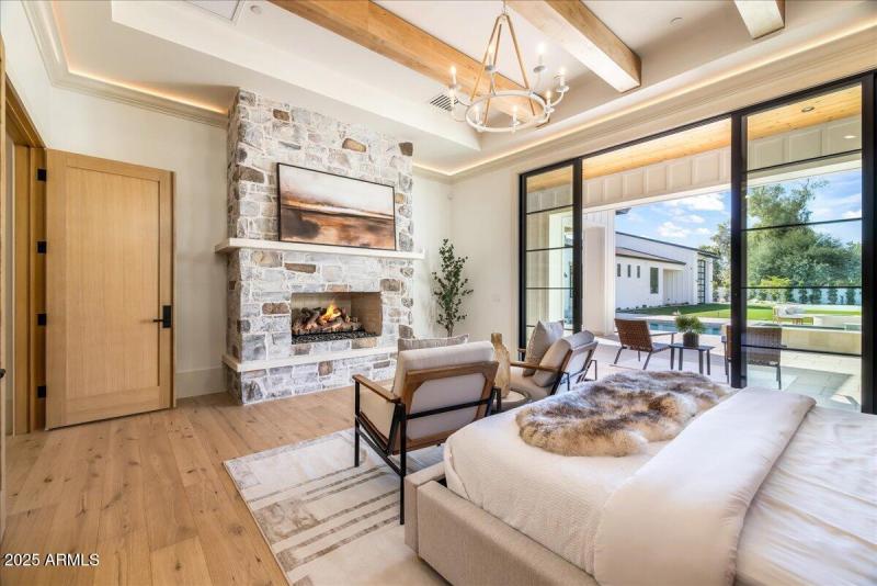 118-Primary Bedroom FP