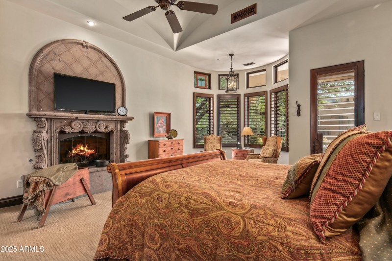 35-Primary Suite Details