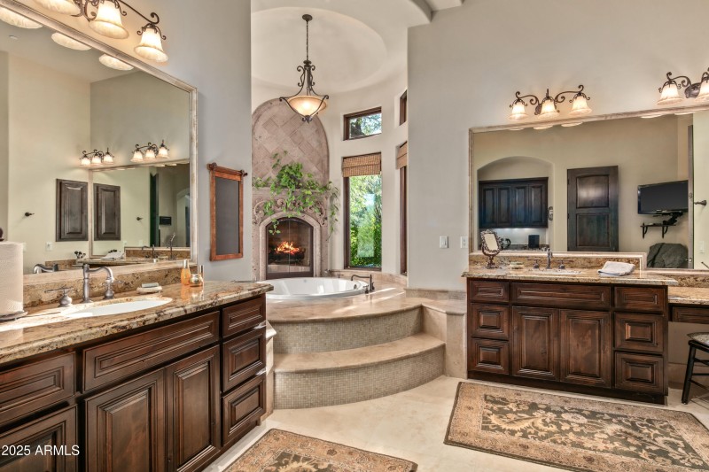 38-Primary Bath ~ Vanities