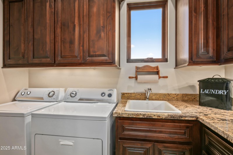 41-Primary Suite Laundry