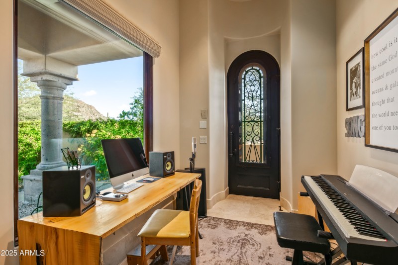 58-Guest House Entry